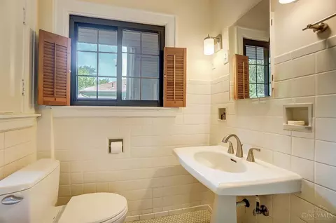 Bath - 6013 Robison Rd, Cincinnati, OH 45213 photo 2 of 4