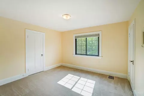 Bedroom - 6013 Robison Rd, Cincinnati, OH 45213 photo 3 of 4