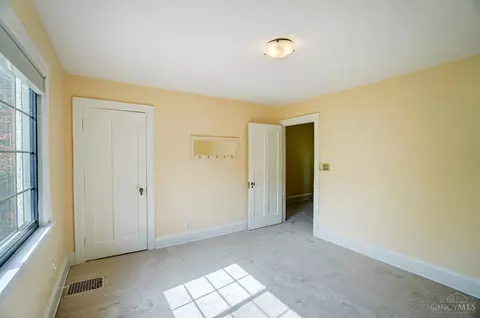 Bedroom - 6013 Robison Rd, Cincinnati, OH 45213 photo 1 of 4