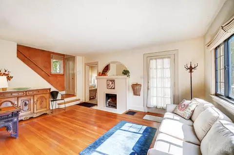 Living - 6013 Robison Rd, Cincinnati, OH 45213 photo 1 of 3