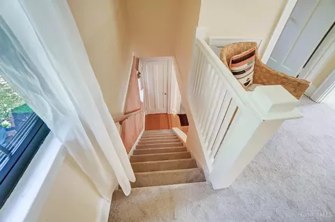 Entry Way - 6013 Robison Rd, Cincinnati, OH 45213 photo 2 of 3