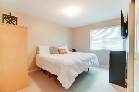 Bedroom - 8944 Cypresspoint Ln, Cincinnati, OH 45249 photo 3 of 7