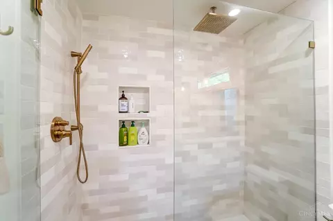 Bath - 8944 Cypresspoint Ln, Cincinnati, OH 45249 photo 2 of 6