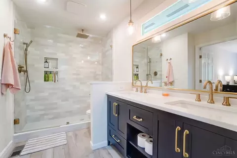 Bath - 8944 Cypresspoint Ln, Cincinnati, OH 45249 photo 1 of 6
