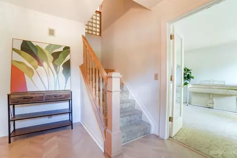 Entry Way - 8944 Cypresspoint Ln, Cincinnati, OH 45249 photo 6 of 8