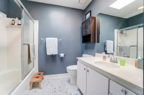 Bath - 8944 Cypresspoint Ln, Cincinnati, OH 45249 photo 4 of 6