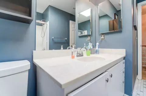 Bath - 8944 Cypresspoint Ln, Cincinnati, OH 45249 photo 5 of 6