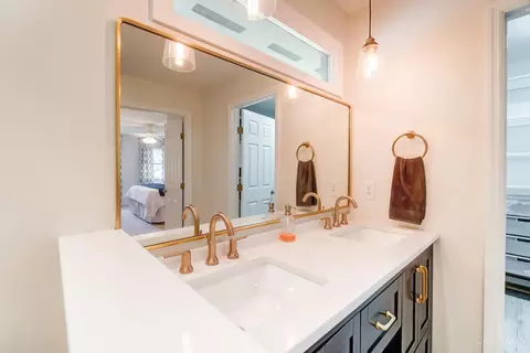 Bath - 8944 Cypresspoint Ln, Cincinnati, OH 45249 photo 3 of 6