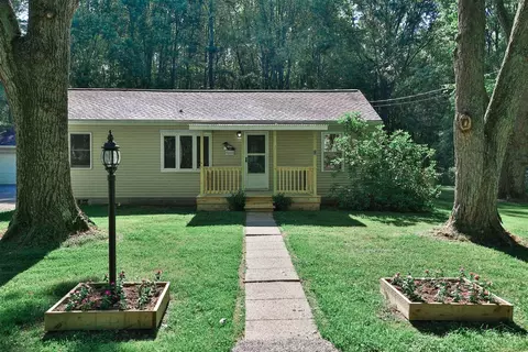 2608 Runway Ave, Bethel, OH 45106