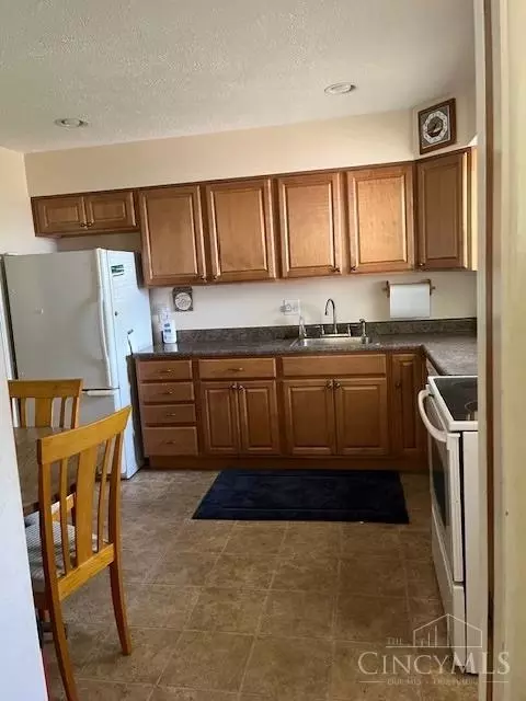 61 Hayden Dr, Greenhills, OH 45218 photo 13