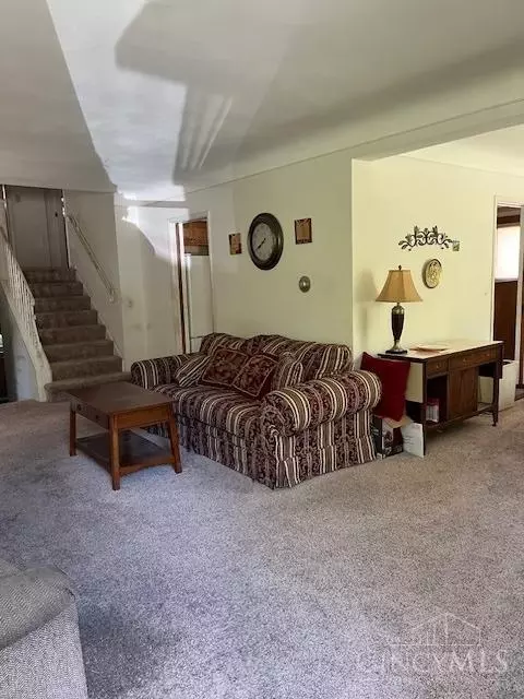 61 Hayden Dr, Greenhills, OH 45218 photo 5
