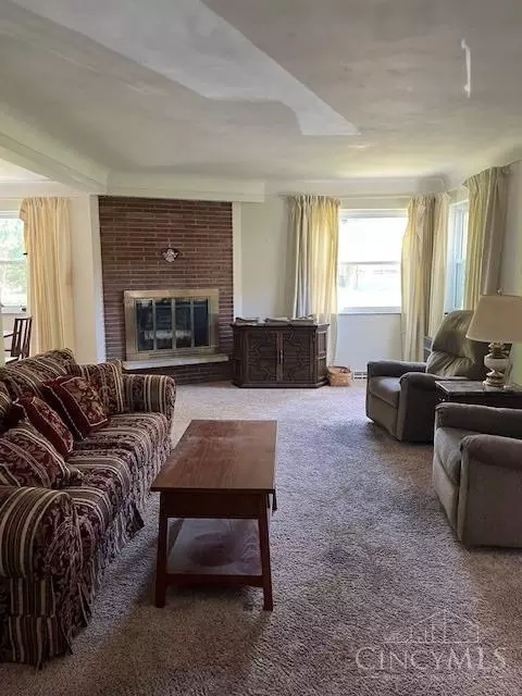 61 Hayden Dr, Greenhills, OH 45218 photo 6