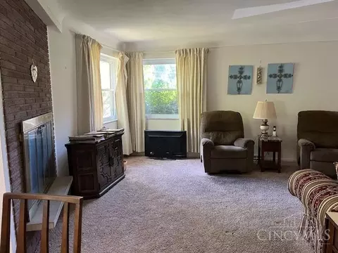 61 Hayden Dr, Greenhills, OH 45218 photo 4