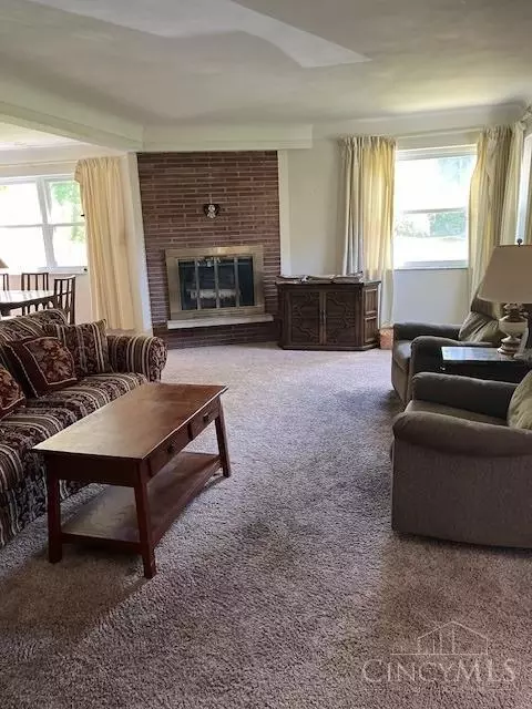 61 Hayden Dr, Greenhills, OH 45218 photo 7
