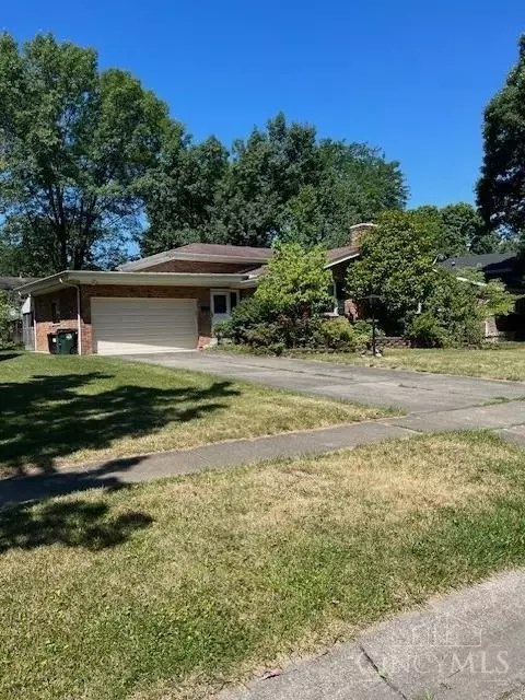 61 Hayden Dr, Greenhills, OH 45218 photo 2
