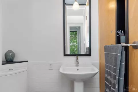 325 Collins Ave, Cincinnati, OH 45202 photo 32