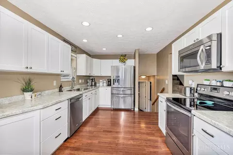Kitchen - 1740 Morman Rd, Hamilton, OH 45013 photo 3 of 4