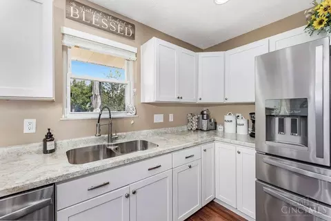 Kitchen - 1740 Morman Rd, Hamilton, OH 45013 photo 4 of 4