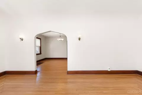 Living - 2159 Crane Ave, Cincinnati, OH 45207 photo 5 of 6