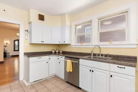 Kitchen - 2159 Crane Ave, Cincinnati, OH 45207 photo 2 of 4