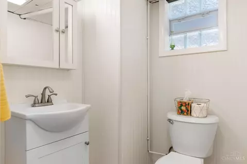Bath - 2159 Crane Ave, Cincinnati, OH 45207 photo 2 of 2