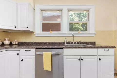 Kitchen - 2159 Crane Ave, Cincinnati, OH 45207 photo 3 of 4