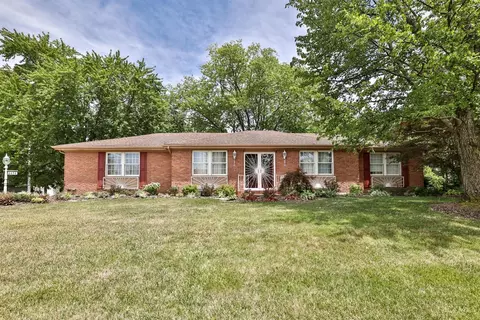 8874 Meadowview Dr, West Chester, OH 45069