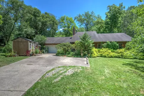 8950 Schlottman Rd, Hamilton Township, OH 45039