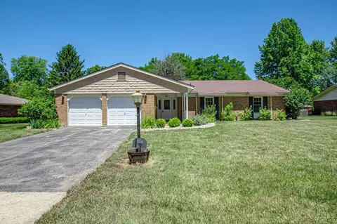 210 Glenburn Dr, Centerville, OH 45459