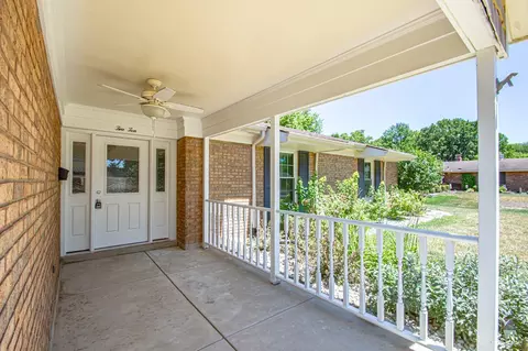 210 Glenburn Dr, Centerville, OH 45459 photo 2