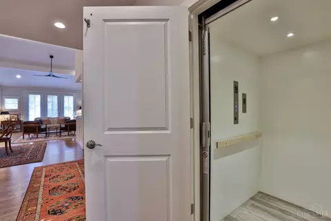 Entry Way - 7016 Maple Ave, Madeira, OH 45243 photo 1 of 6