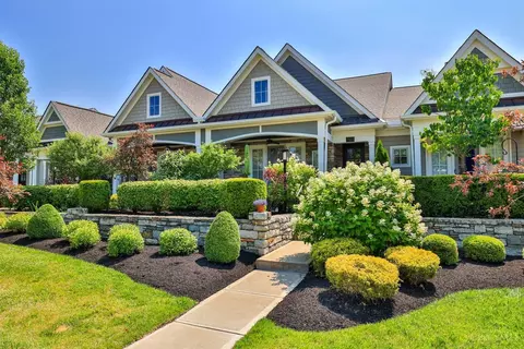 Exterior - 7016 Maple Ave, Madeira, OH 45243 photo 5 of 10