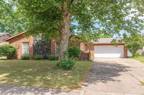 910 Cardinal Dr, Lebanon, OH 45036