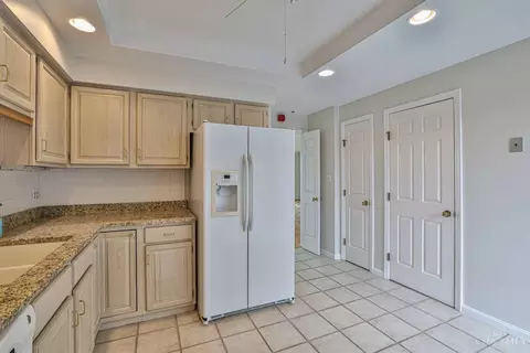 Kitchen - 415 Bond Pl #9B, Cincinnati, OH 45206 photo 2 of 3