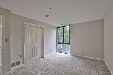 Bedroom - 415 Bond Pl #9B, Cincinnati, OH 45206 photo 3 of 4