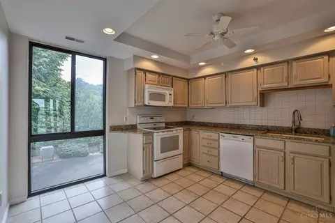 Kitchen - 415 Bond Pl #9B, Cincinnati, OH 45206 photo 1 of 3