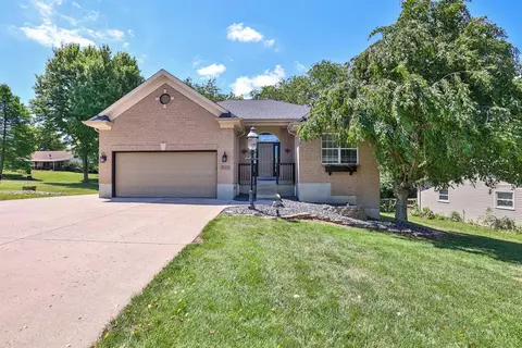 20352 Longview Dr, Lawrenceburg, IN 47025