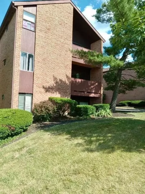 4900 Chalet Dr #808, Saint Bernard, OH 45217