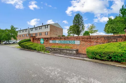 407 Maple Circle Dr #10, Springdale, OH 45246