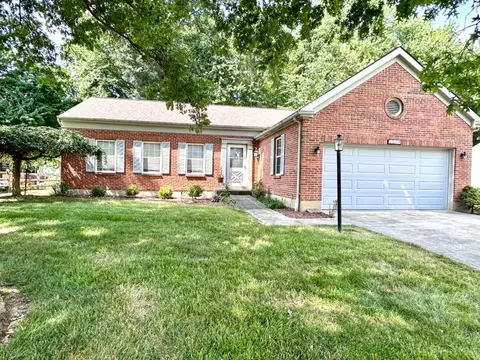 1018 Vixen Dr, Cincinnati, OH 45245
