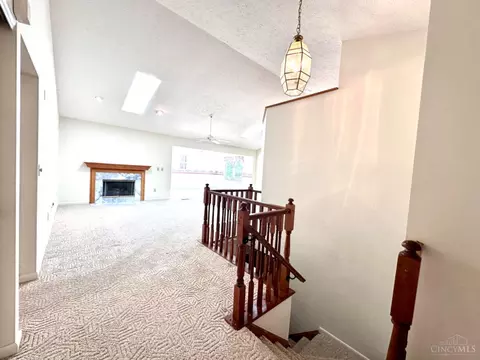 1018 Vixen Dr, Cincinnati, OH 45245 photo 4