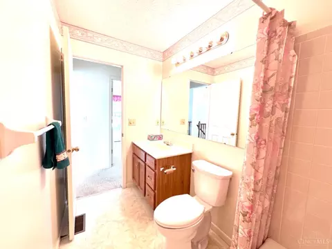 1018 Vixen Dr, Cincinnati, OH 45245 photo 23