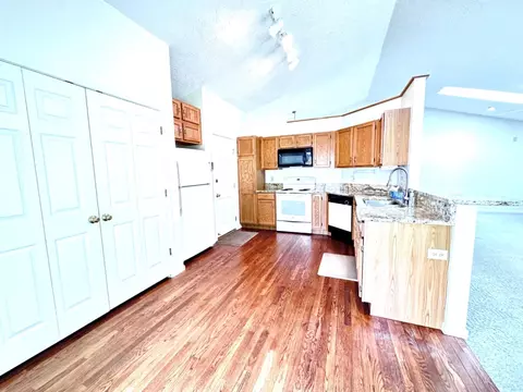 1018 Vixen Dr, Cincinnati, OH 45245 photo 12