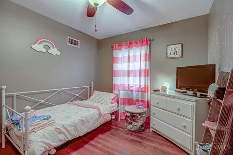 Bedroom - 3630 Eyrich Rd, Cincinnati, OH 45248 photo 3 of 7