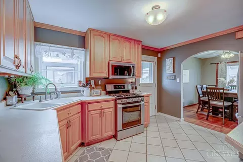 Kitchen - 3630 Eyrich Rd, Cincinnati, OH 45248 photo 2 of 3