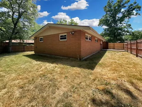 Exterior - 824 Cascade Rd, Forest Park, OH 45240 photo 2 of 4