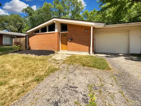 Exterior - 824 Cascade Rd, Forest Park, OH 45240 photo 3 of 4