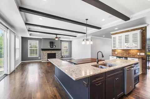 Kitchen - 501 Barnside Ln, Cincinnati, OH 45233 photo 6 of 8
