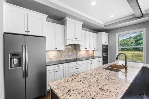 Kitchen - 501 Barnside Ln, Cincinnati, OH 45233 photo 3 of 8