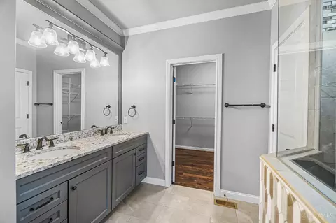 Bath - 501 Barnside Ln, Cincinnati, OH 45233 photo 1 of 5